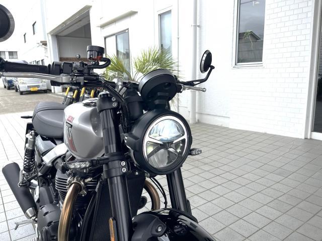 スピードツイン900 現行モデル アルミニウムシルバー クラシックスポーツ 900CC ツインエンジン シート高780mm