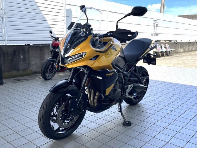 タイガースポーツ800 コスミックイエロー／サファイアブラック アクラボビッチサイレンサー クイックシフター クルーズコントロール