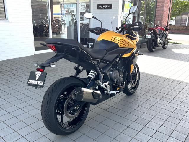 タイガースポーツ800 コスミックイエロー／サファイアブラック アクラボビッチサイレンサー クイックシフター クルーズコントロール