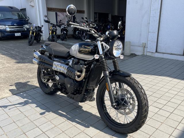 スクランブラー900 限定モデル ICONエディション サファイアブラック／アルミニウムシルバー 機械加工バーエンドミラー装着