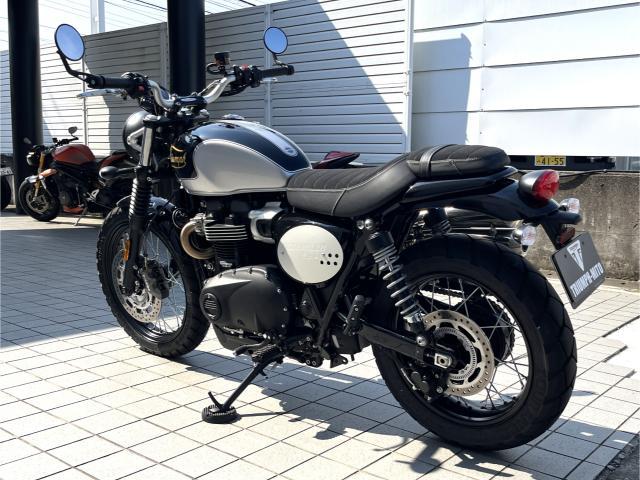スクランブラー900 限定モデル ICONエディション サファイアブラック／アルミニウムシルバー 機械加工バーエンドミラー装着