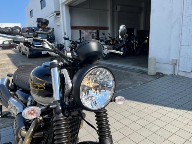 スクランブラー900 限定モデル ICONエディション サファイアブラック／アルミニウムシルバー 機械加工バーエンドミラー装着