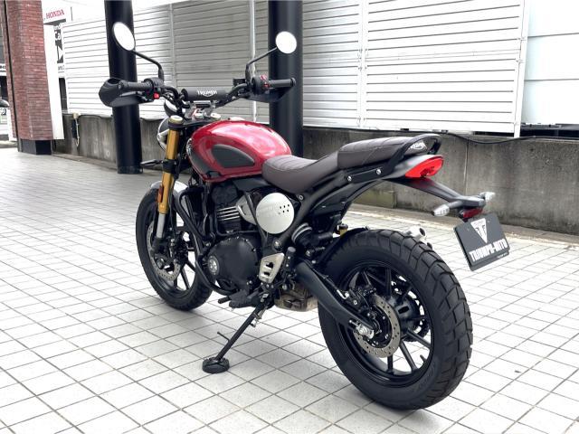スクランブラー400X カーニバルレッド／ファントムブラック 中古車 エンジンドレッサーバー ロアエンジンバー装備