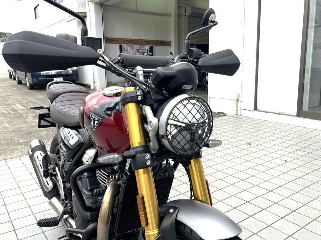 スクランブラー400X カーニバルレッド／ファントムブラック 中古車 エンジンドレッサーバー ロアエンジンバー装備
