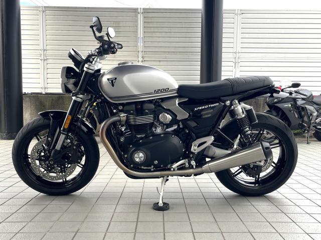 スピードツイン1200 アルミニウムシルバー 水冷並列2気筒SOHC270度クランク 105PS 112Nm
