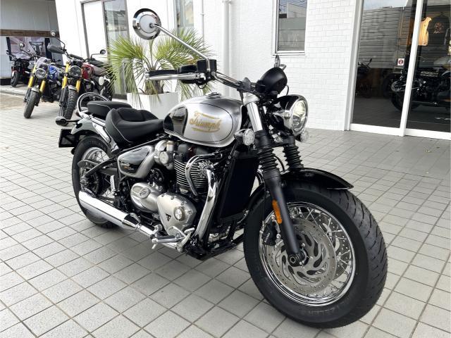 ボンネビル スピードマスターICONエディション アルミニウムシルバー／サファイアブラック ビーチハンドル フォワードコントロール