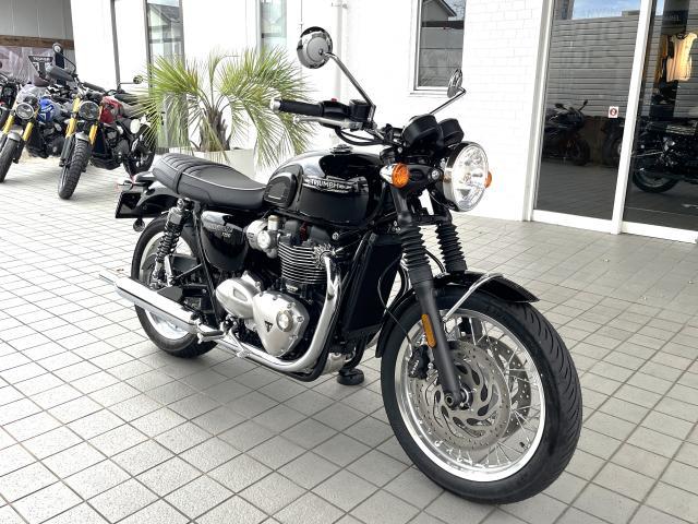 ボンネビルT120 ジェットブラック クラシックスタイル 1200CC ツインエンジン