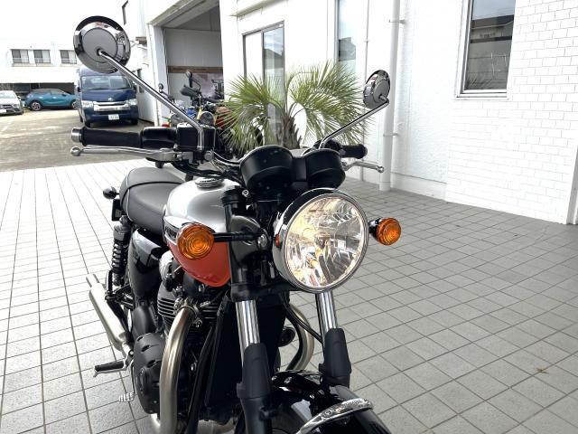 ボンネビルT100 アルミニウムシルバー／バハオレンジ クラシックスタイル 900CC ツインエンジン