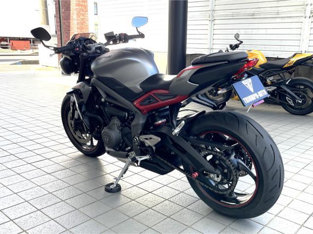ストリートトリプル765R LOW マットシルバーアイス シート高780mm アップ ダウンクイックシフター