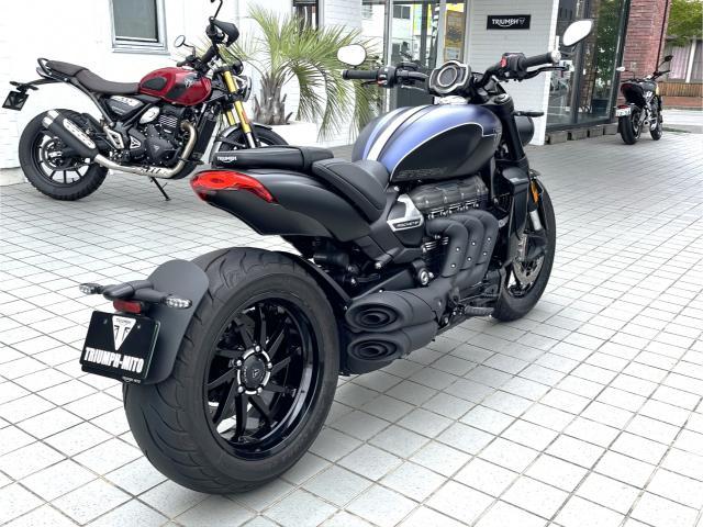 ロケット3ストームR サテンパックブルー／マットサテンブラック 2500CC 182PS 225NM クルコン ブレンボ