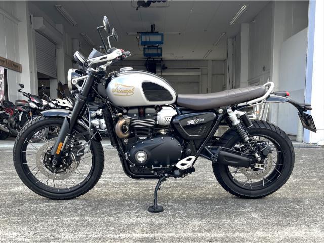 スクランブラー1200X 限定モデルICONエディション アルミニウムシルバー／サファイアブラック ナックルガード装備