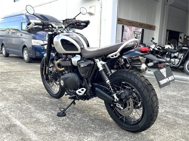 スクランブラー1200X 限定モデルICONエディション アルミニウムシルバー／サファイアブラック ナックルガード装備