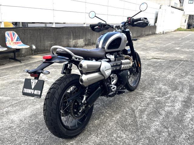 スクランブラー1200X 限定モデルICONエディション アルミニウムシルバー／サファイアブラック ナックルガード装備