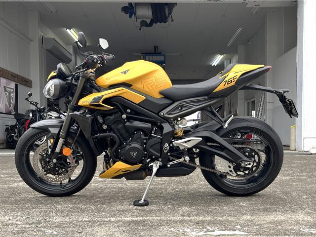 ストリートトリプル765RS コスミックイエロー 現行モデル クイックシフター 130PS 189kg ストリートファイター