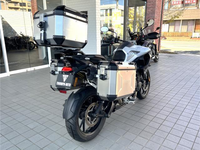 タイガー1200GT PRO スノードニアホワイト パニアレール 左右パニアケース トップBOX フルパニア仕様