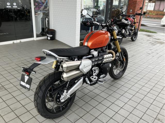 スクランブラー1200XE バハオレンジ／ファントムブラック