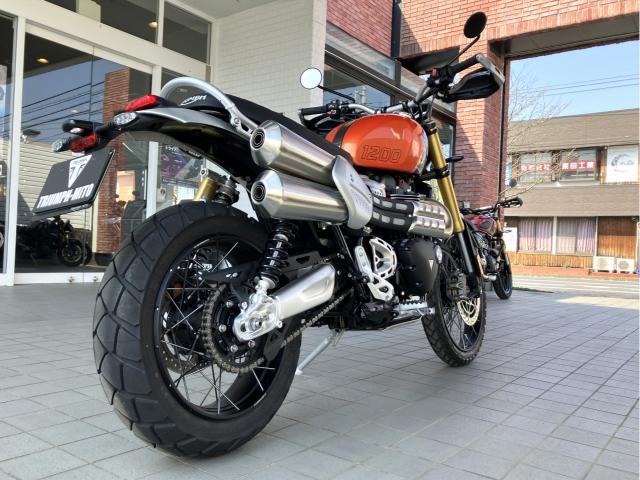 スクランブラー1200XE バハオレンジ／ファントムブラック