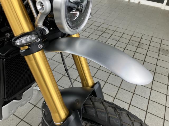 スクランブラー1200XE バハオレンジ／ファントムブラック