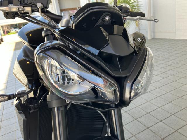 ストリートトリプル765R ファントムブラック 現行モデル 上下クイックシフター