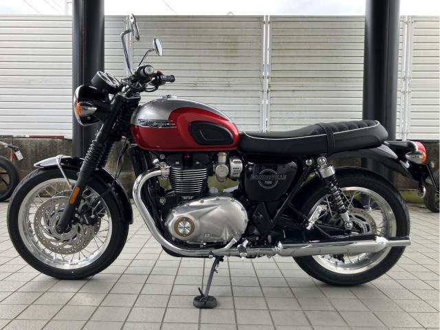 ボンネビルT120 アルミニウムシルバー／クランベリーレッド 2026年モデル