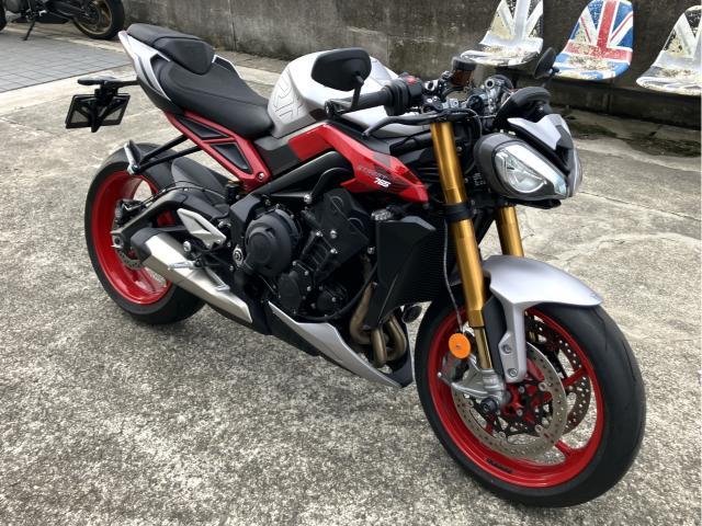 ストリートトリプル765RX マットアルミニウム セパレートハンドル オーリンズ製サスペンション ブレンボ製キャリパー
