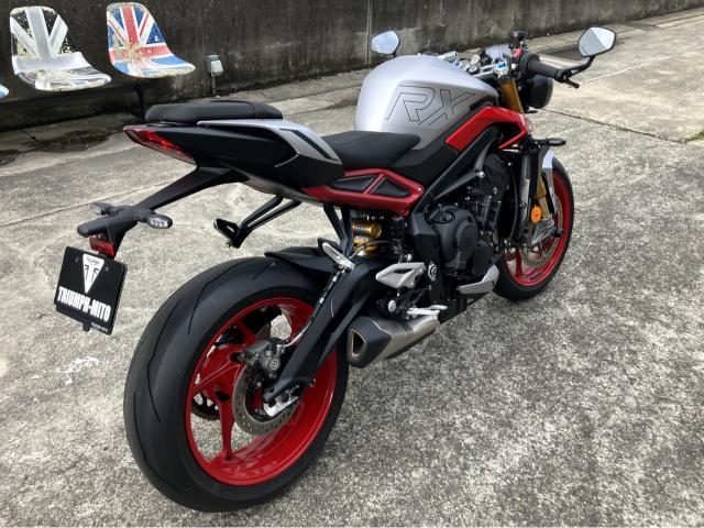 ストリートトリプル765RX マットアルミニウム セパレートハンドル オーリンズ製サスペンション ブレンボ製キャリパー