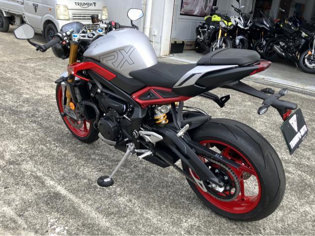 ストリートトリプル765RX マットアルミニウム セパレートハンドル オーリンズ製サスペンション ブレンボ製キャリパー