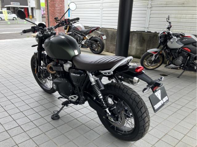 スクランブラー1200X マットカーキ サイドアップマフラー スクランブラースタイル