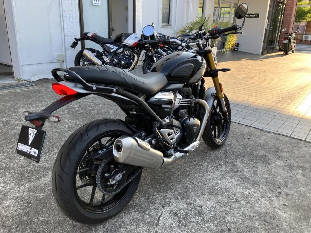 スピード400 スクランブラーXタンク装着モデルファントムブラック／シルバーアイス