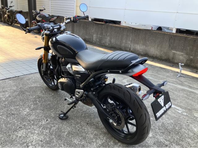 スピード400 スクランブラーXタンク装着モデルファントムブラック／シルバーアイス