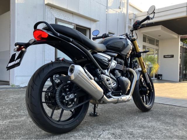 スピード400 スクランブラーXタンク装着モデルファントムブラック／シルバーアイス