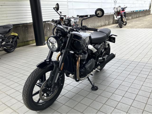スピードツイン900 ファントムブラック／オーラムゴールド