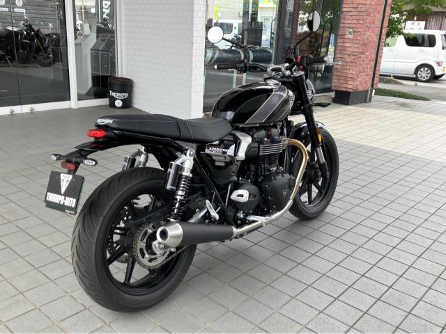 スピードツイン900 ファントムブラック／オーラムゴールド