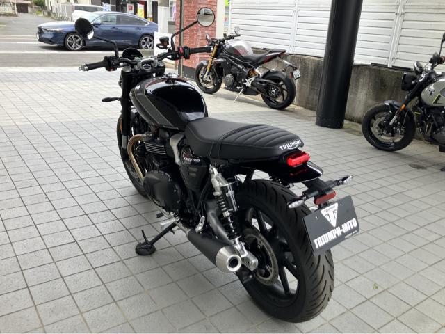 スピードツイン900 ファントムブラック／オーラムゴールド