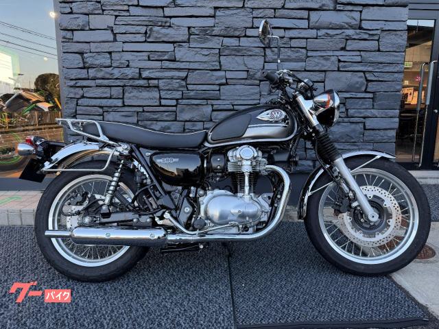 Ｗ８００　２０２４年モデル　ＥＴＣ・グリップヒーター標準装備　純正リアキャリア　純正荷掛フック　社外サイドバッグサポート