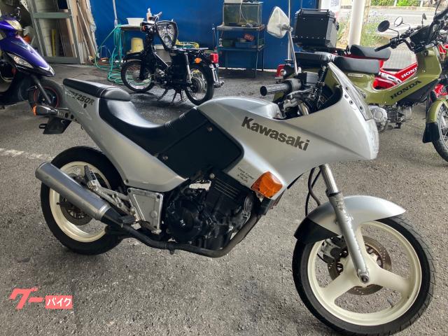 ＧＰＺ２５０Ｒ　水冷ＤＯＨＣ２気筒エンジン　４５ＰＳ