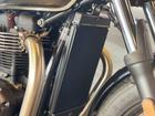 ボンネビルT100 FOXRacingRSU装着車両 ブレンボキャリパー コンペティショングリーン／アイアンストーン