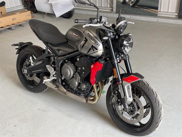 トライデント660 シルバーアイス／ディアブロレッド