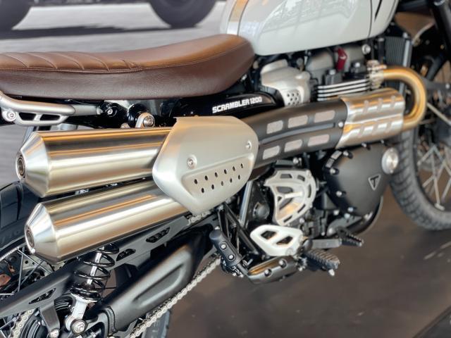 スクランブラー1200X アッシュグレー 2－INTO－2マフラー TFTメーター シート高820mm LEDライト