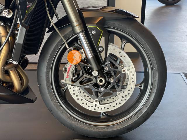 ストリートトリプルRS 765 クイックシフター BPF オーリンズSTX40 ブレンボ フロントリフトコントロール