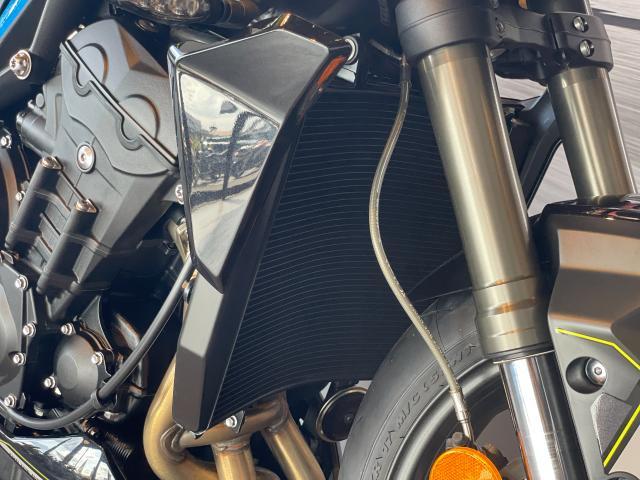 ストリートトリプルRS 765 クイックシフター BPF オーリンズSTX40 ブレンボ フロントリフトコントロール