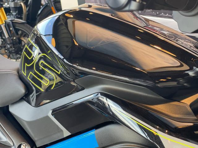 ストリートトリプルRS 765 クイックシフター BPF オーリンズSTX40 ブレンボ フロントリフトコントロール