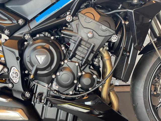 ストリートトリプルRS 765 クイックシフター BPF オーリンズSTX40 ブレンボ フロントリフトコントロール