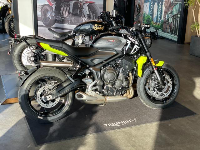 トライデント660 トライアンフレーシングイエロー クイックシフター スリップアシストクラッチ TFTディスプレイ