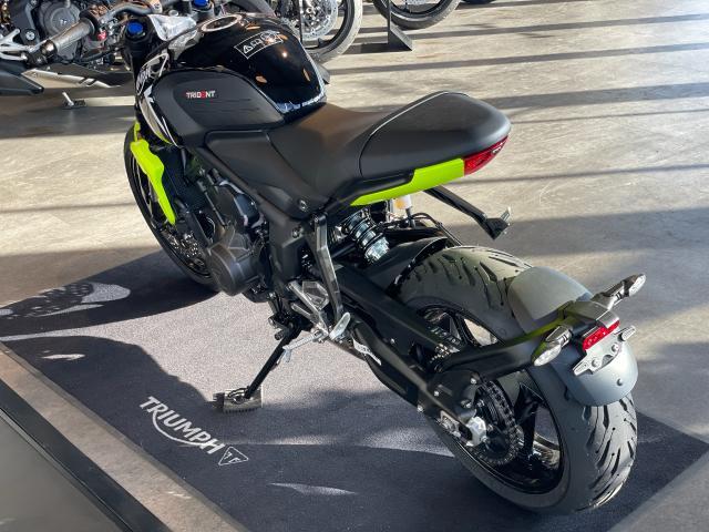 トライデント660 トライアンフレーシングイエロー クイックシフター スリップアシストクラッチ TFTディスプレイ