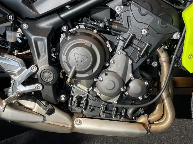 トライデント660 トライアンフレーシングイエロー クイックシフター スリップアシストクラッチ TFTディスプレイ