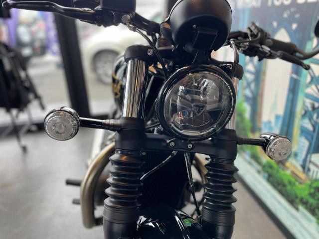 ボンネビル ボバー ICONエディション 限定車 ETC2．0 クルコン ブレンボ LEDライト