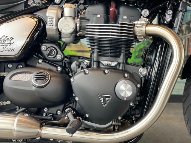 ボンネビル ボバー ICONエディション 限定車 ETC2．0 クルコン ブレンボ LEDライト