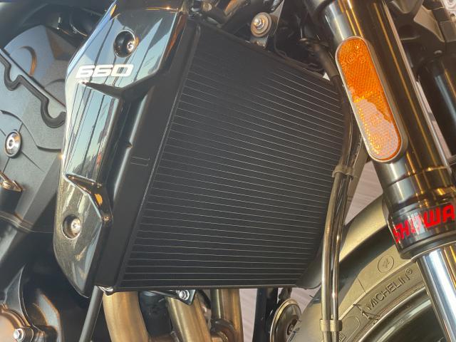 トライデント660 NEW クイックシフター スリップアシストクラッチ TFTディスプレイ 3ライディングモード クルコン