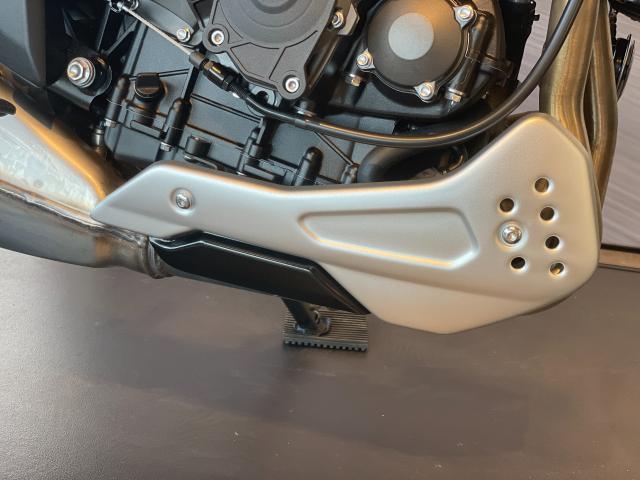 トライデント660 NEW クイックシフター スリップアシストクラッチ TFTディスプレイ 3ライディングモード クルコン